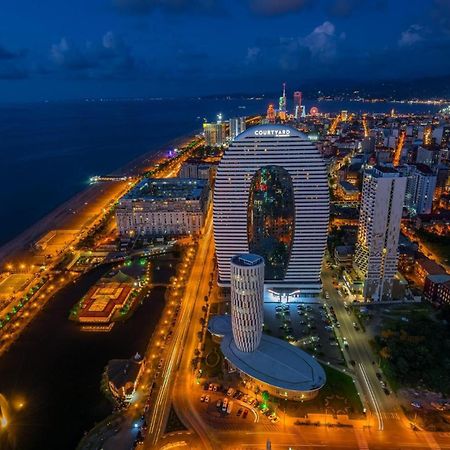 Alliance Palace Aparthotel By Marriott Batumi Esterno foto