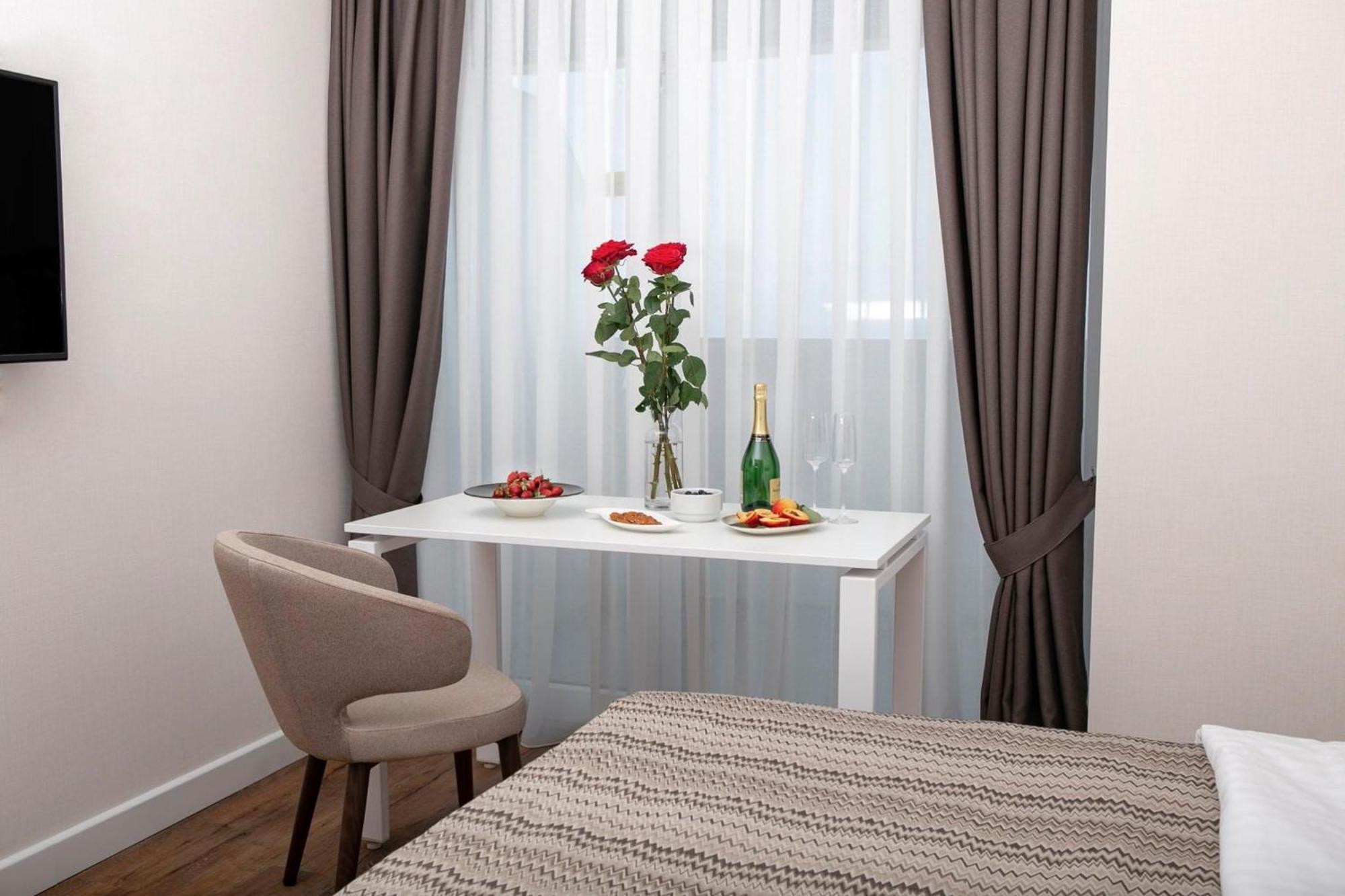 Alliance Palace Aparthotel By Marriott Batumi Esterno foto