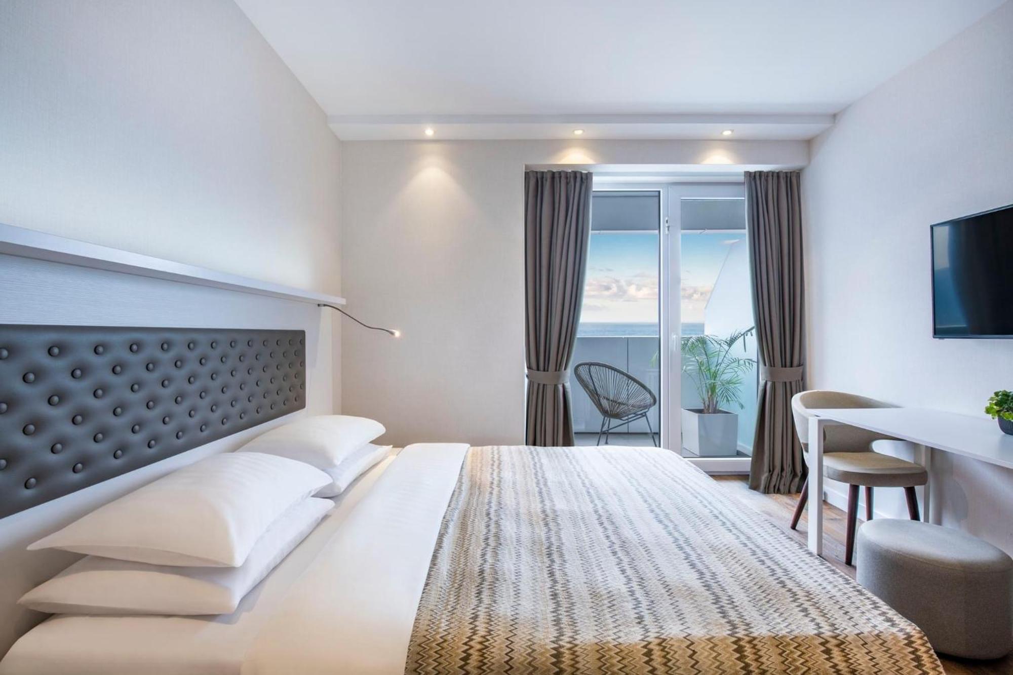 Alliance Palace Aparthotel By Marriott Batumi Esterno foto